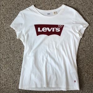 Levi’s white tee